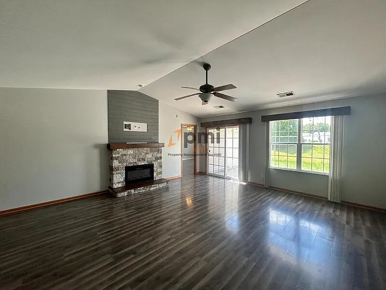 396 Golden Oak Ct — Photo 3
