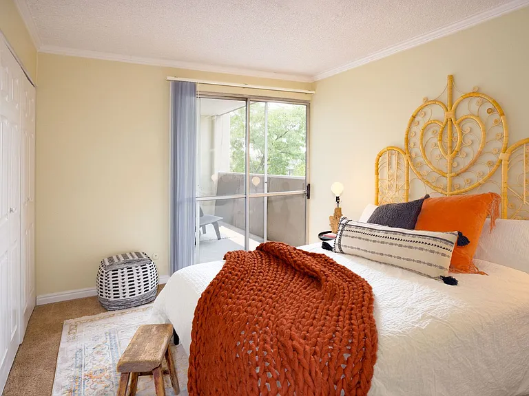 Irving Heights Apartments — Photo 63