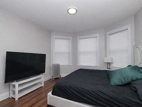5th image of 22 Welles Ave