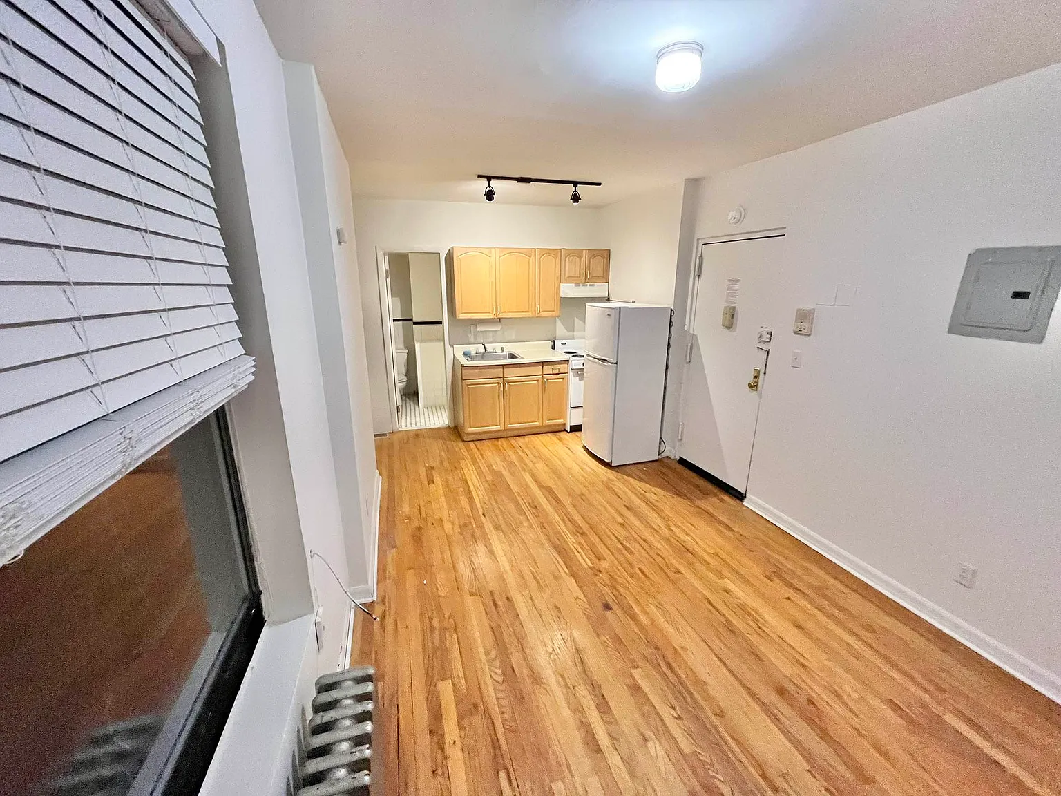 316 E 49th St APT 3C photo 1