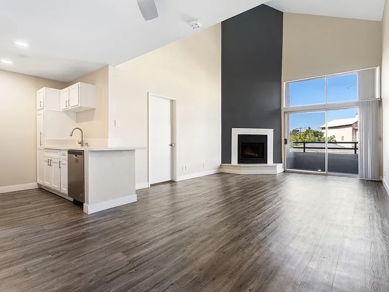 1626 Malcolm Ave — Photo 11