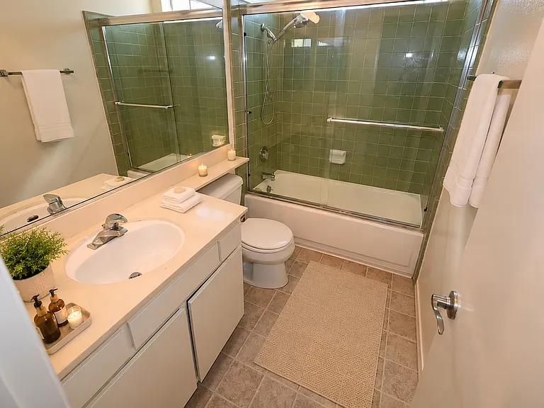 4935 Niagara Ave — Photo 8