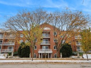 8650 N Shermer Rd APT 102, Niles, IL 60714