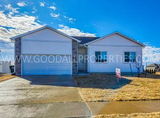 1085 Cedar St, Waukee, IA 50263