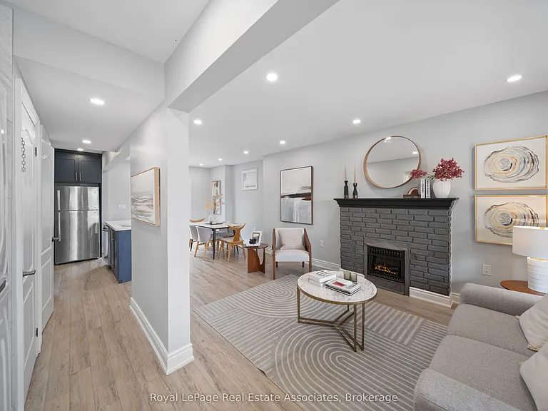 305 Weir St N #UPPER — Photo 2