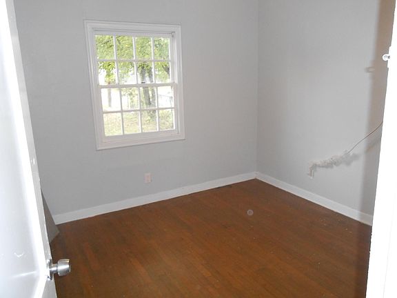 2nd image of 556 N San Manuel St
