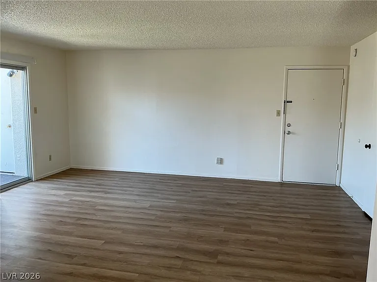 870 Avenue B #406 — Photo 4