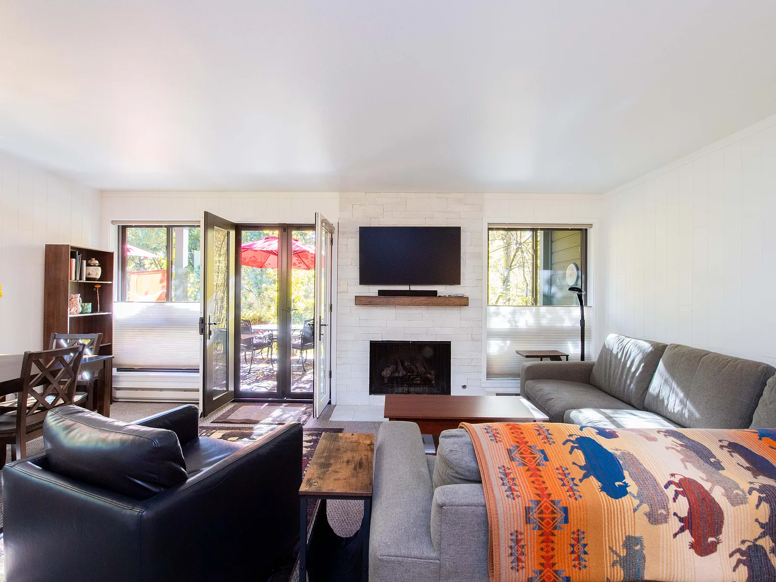 1 bed, 698 sqft, $3,300 — Photo 1