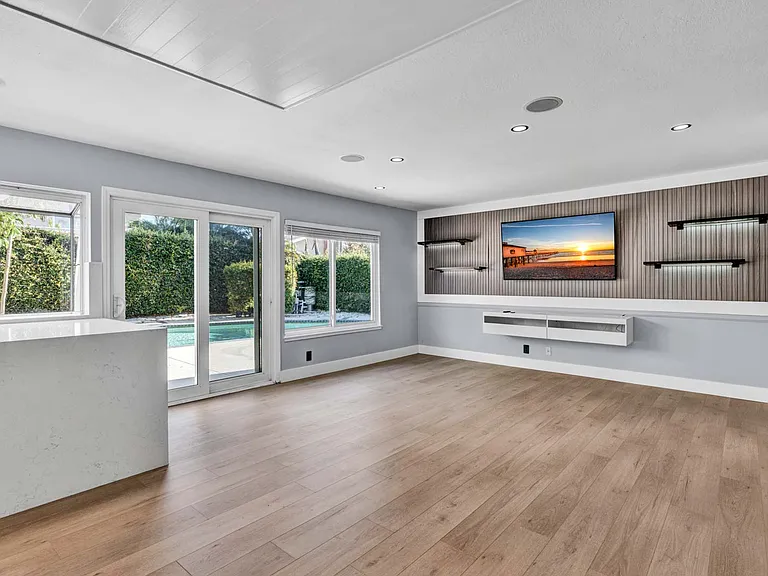 9882 Kings Canyon Dr — Photo 13