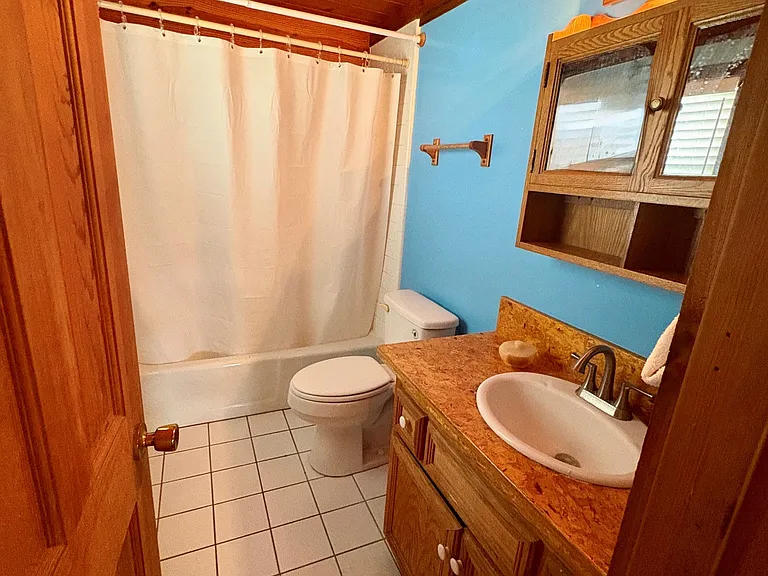 122 Beach Ave — Photo 2