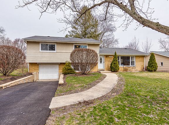 2nd image of 22W406 Tamarack Dr