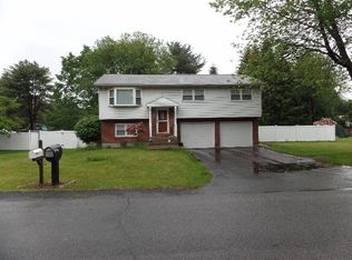 8 Adsit Ln, Halfmoon, NY 12065