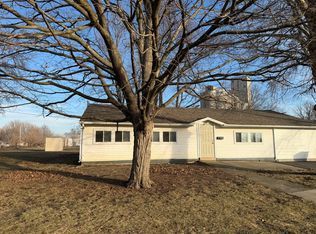 820 N Plum St, Farmer City, IL 61842