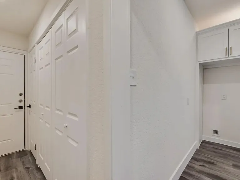 447 W Clarendon Dr — Photo 7