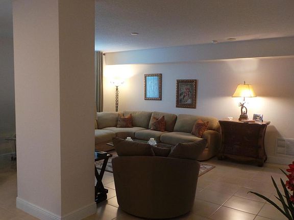 4th image of 610 Clematis St APT 602