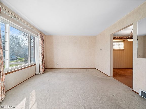 4th image of 834 Salem Ave