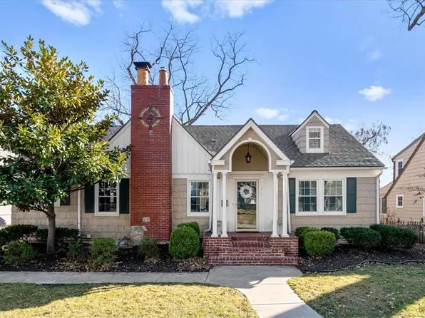 2517 W 51st St, Westwood, KS 66205