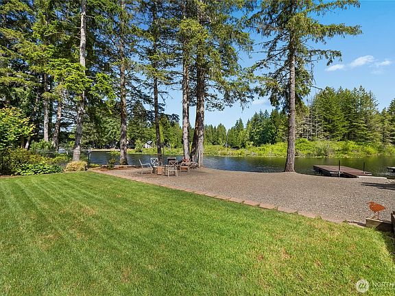 2nd image of 1061 E Ballantrae Drive