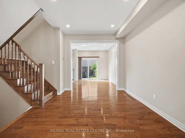 366 Hobbs Cres — Photo 13
