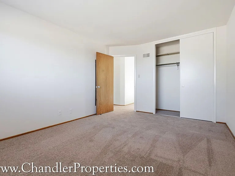 414-416 Warren Drive Apartments — Photo 9