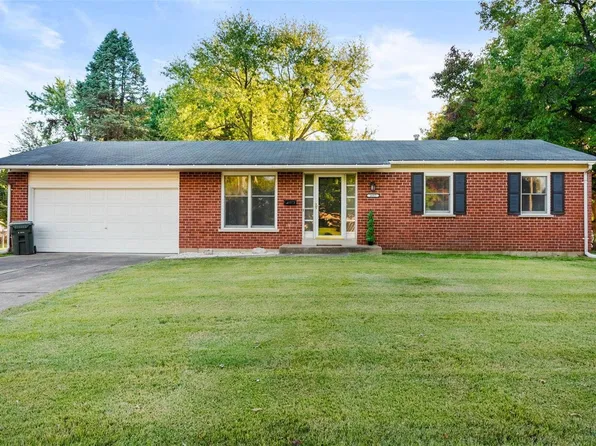 1682 Oliveto Ln, Hazelwood, MO 63042