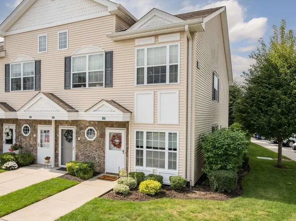 490 Spring Drive #490, East Meadow, NY 11554