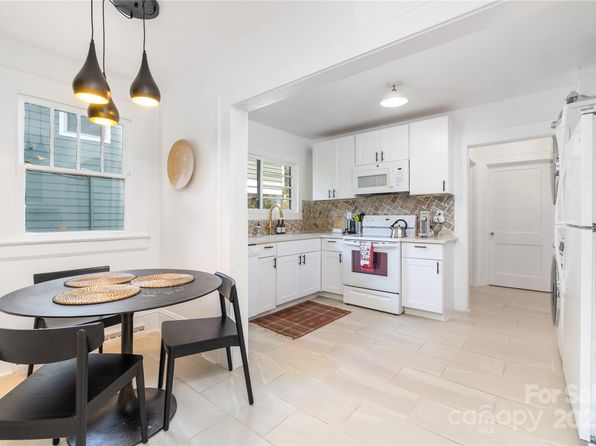 charlotte-north-carolina-2078154998 picture