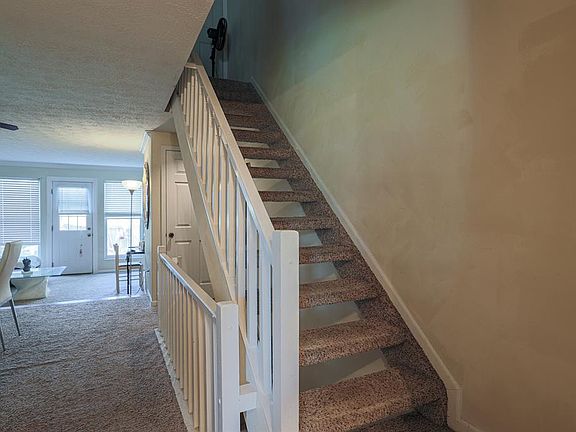 3rd image of 1037 Stratford Ct