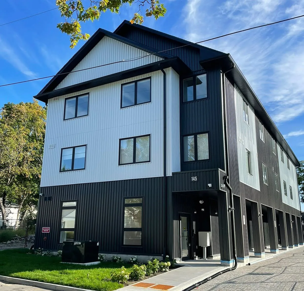 3 bed, $2,750 — Photo 1