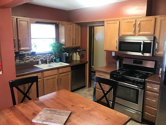 2nd image of 2083 Cottage Ave E