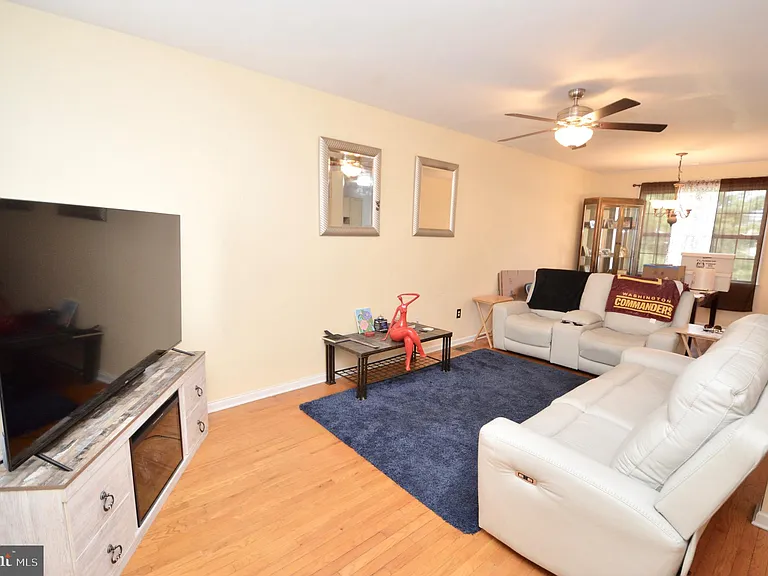 11 Wordsworth Ct — Photo 3