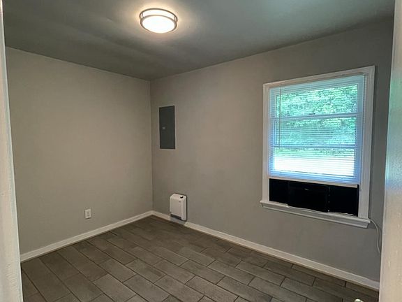5th image of 126 Wickre St APT A
