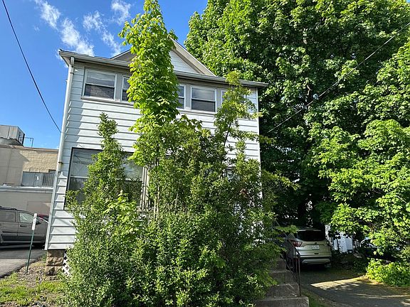 2nd image of 160 Burd St