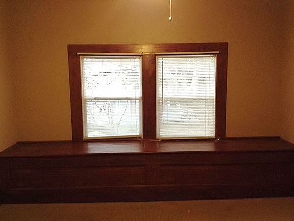 5th image of 1030 Marion St