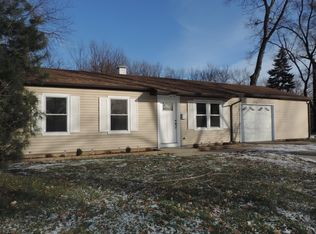 911 Crestwood Ct, Streamwood, IL