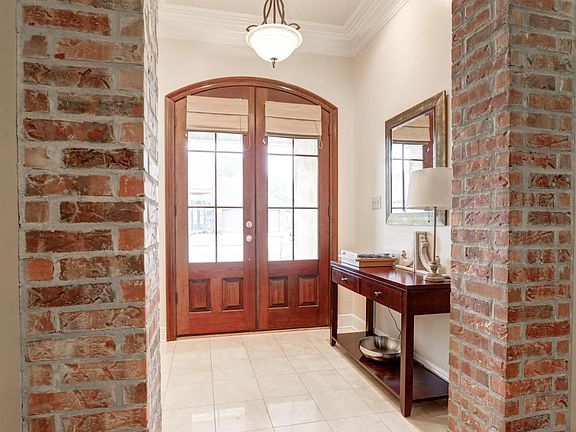 4th image of 607 Southlake Cir