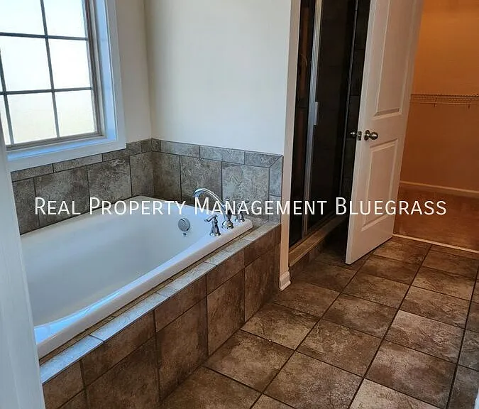 4715 Larkhill Ln — Photo 8