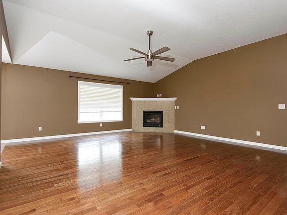 5th image of 1128 W Westwood Court