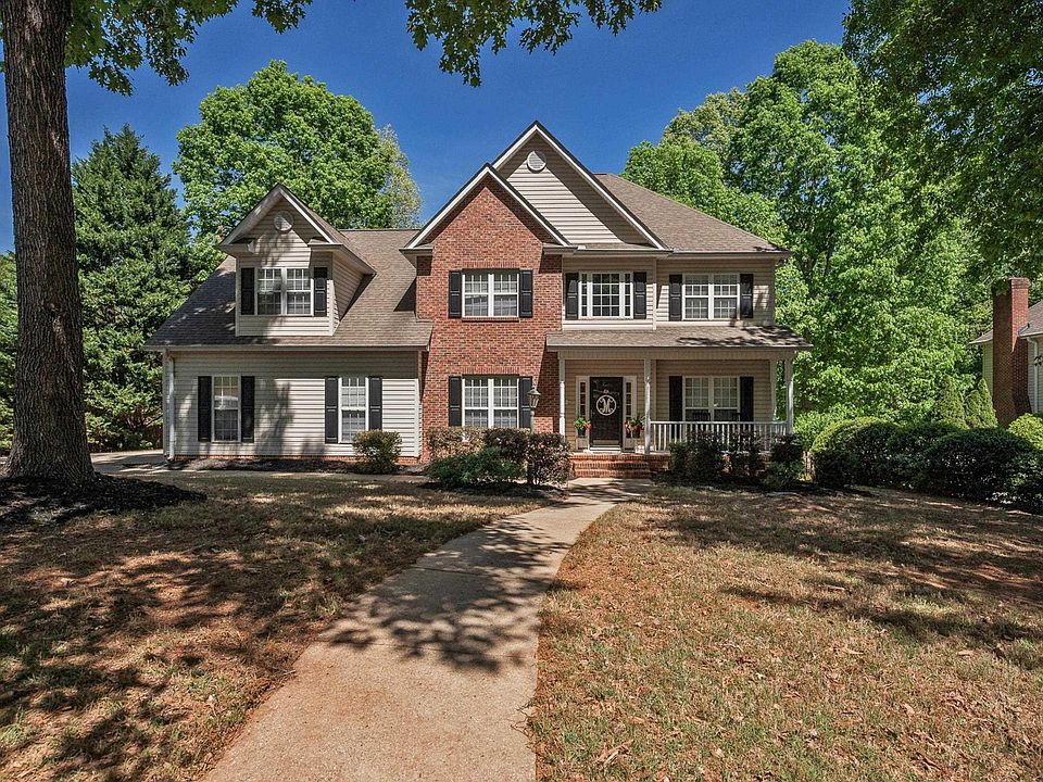 1st image of 412 Worchester Pl