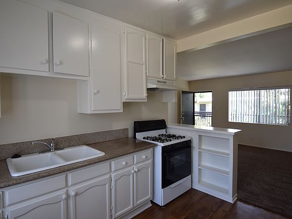 5th image of 625 S Wabash Ave APT 7