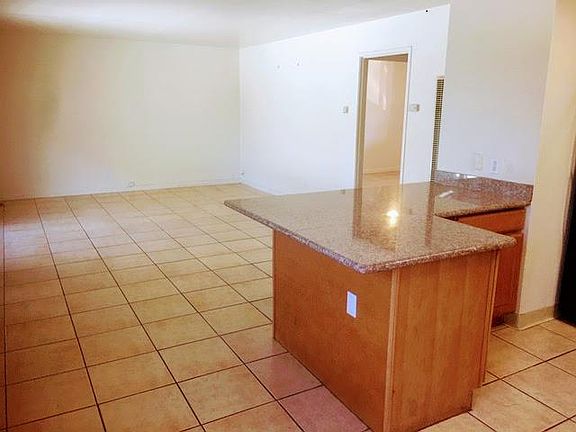 4th image of 121 W Hamilton Ave