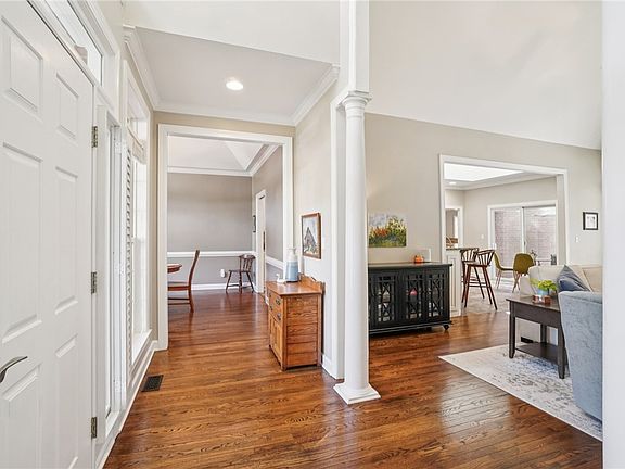 5th image of 102 Lockmere Ct