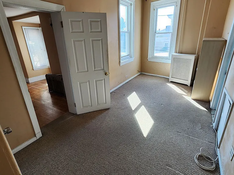 213 Green Ln — Photo 12