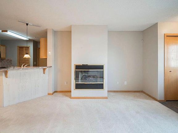 2nd image of 571 Mission Hills Way W