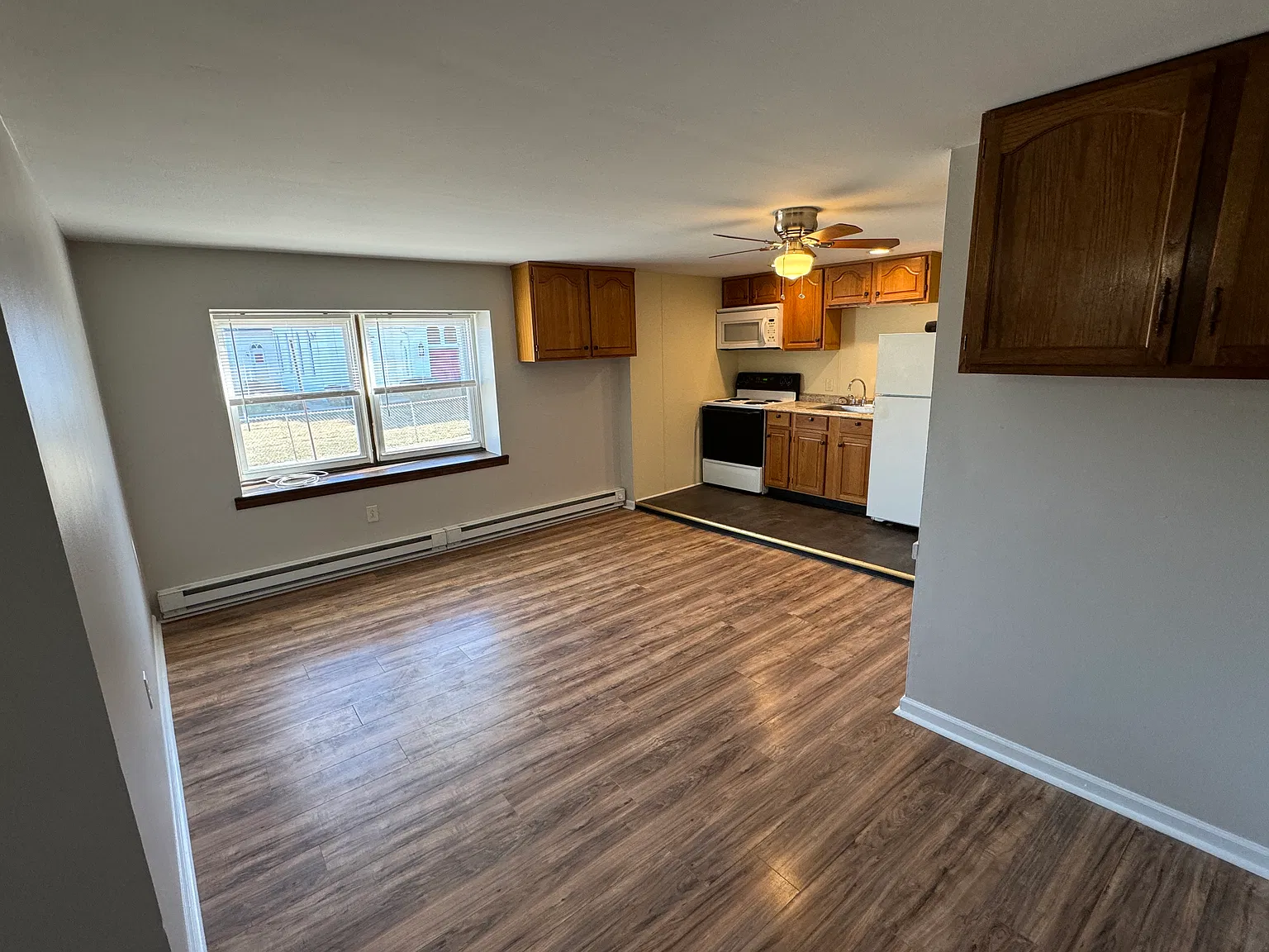 2 bed, 700 sqft, $1,600 — Photo 2
