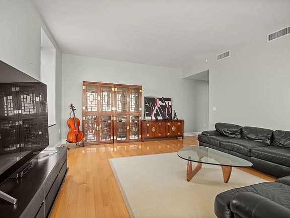 3rd image of 245 W 99th St APT 26A