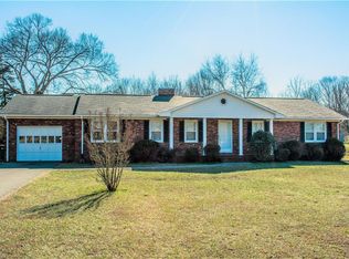 2460 Sedalia Dr, Clemmons, NC 27012