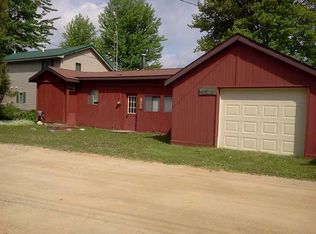 1560 E Lake Point Dr, Gladwin, MI 48624