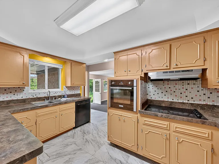29101 Campbell Dr — Photo 6