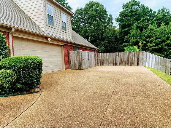 4th image of 9852 Taylor Dr